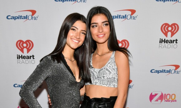 SØSTRE: Charli og søsteren Dixie på den røde løperen i forkant av fjorårets iHeartRadio Jingle Ball. Foto: NTB scanpix SØSTRE: Charli og søsteren Dixie på den røde løperen i forkant av fjorårets iHeartRadio Jingle Ball. Foto: NTB scanpix